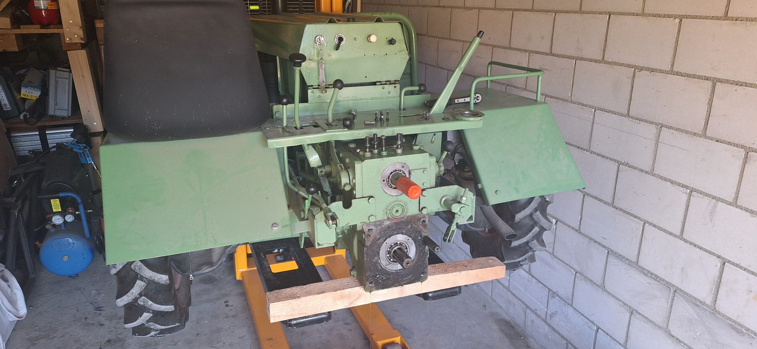 Schilter 1000, Wellendichtringe werden ausgetauscht